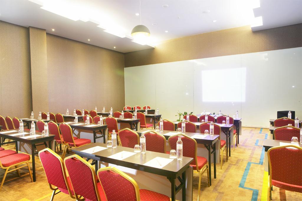 Hotel Grand Zuri Muaraenim Esterno foto