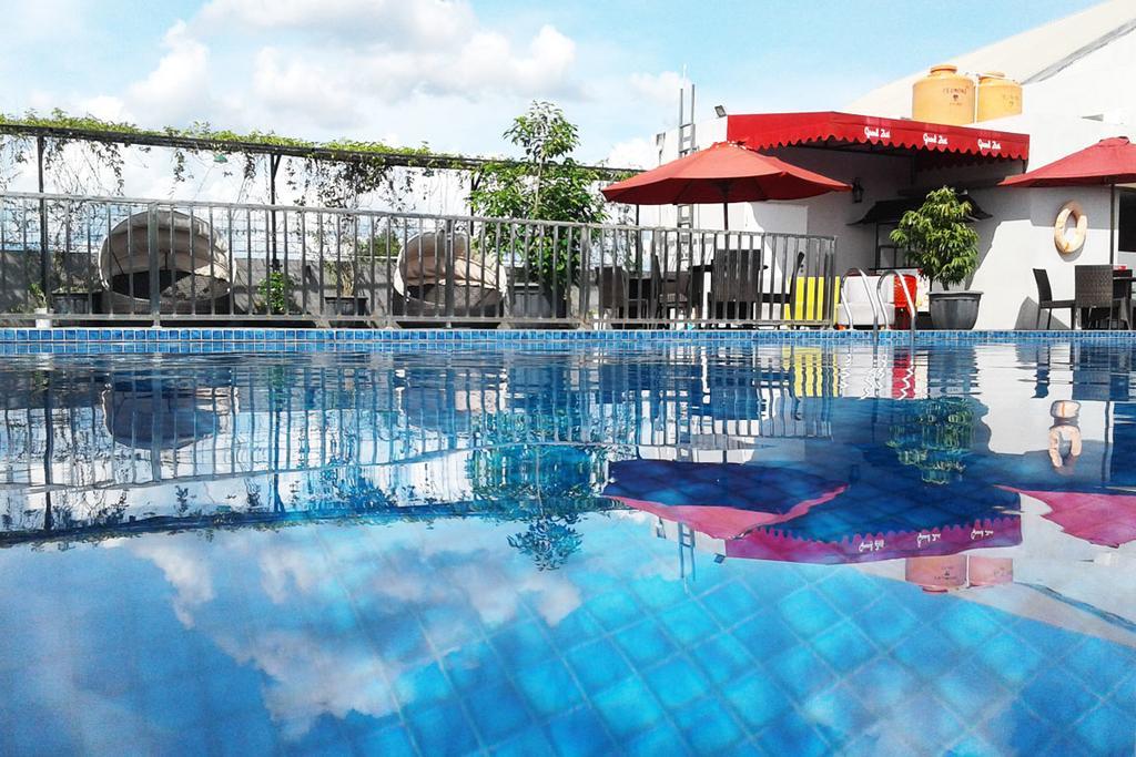 Hotel Grand Zuri Muaraenim Esterno foto