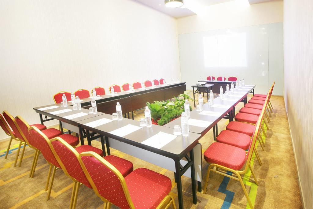 Hotel Grand Zuri Muaraenim Esterno foto